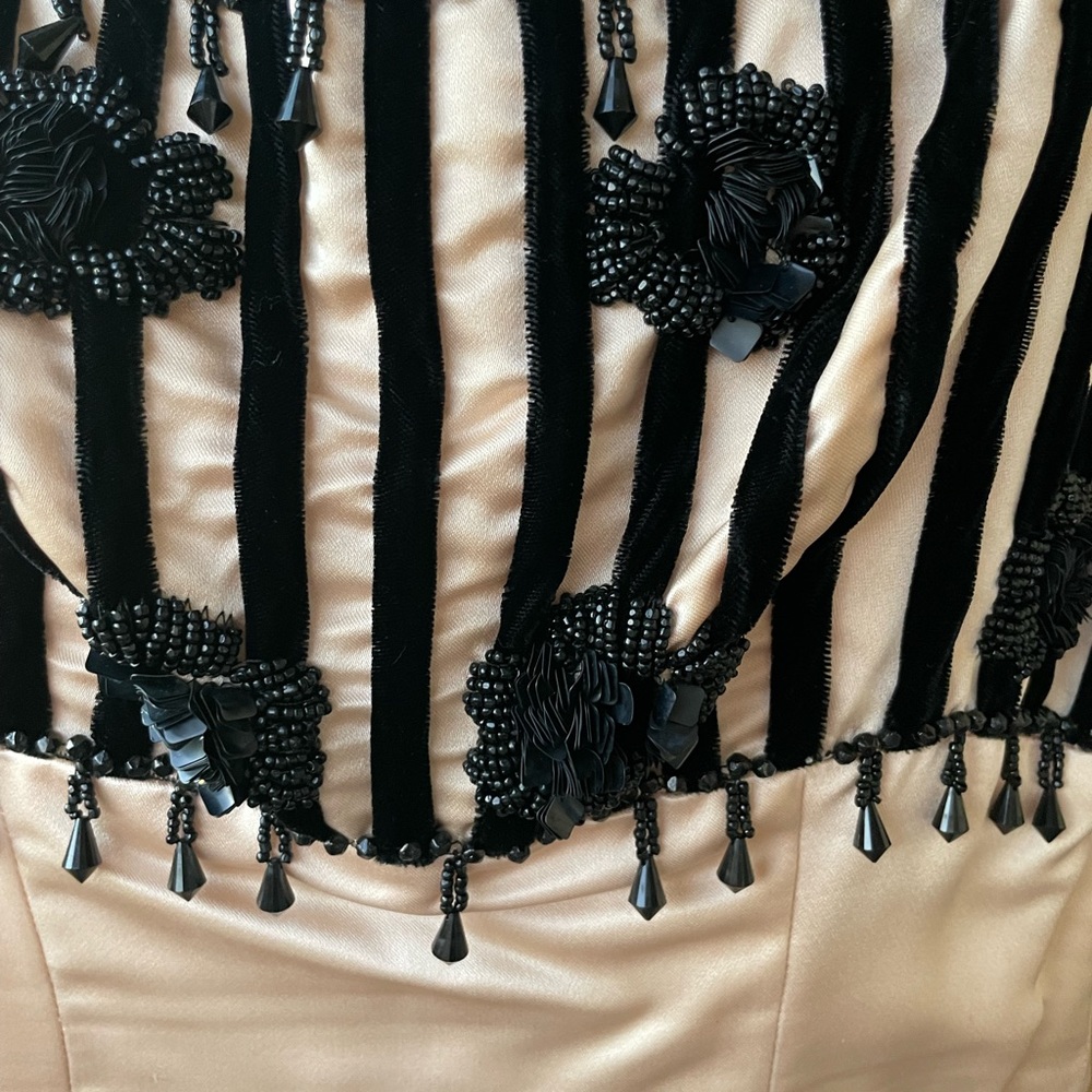 Stunning vintage satin gown - Picture 4 of 7